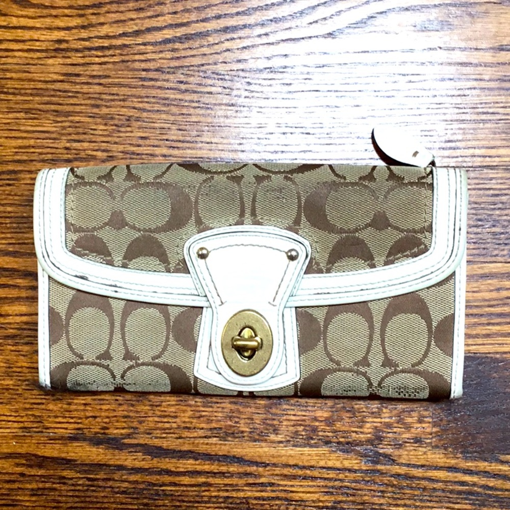 Coach Classic Wallet - Picture 1 of 9